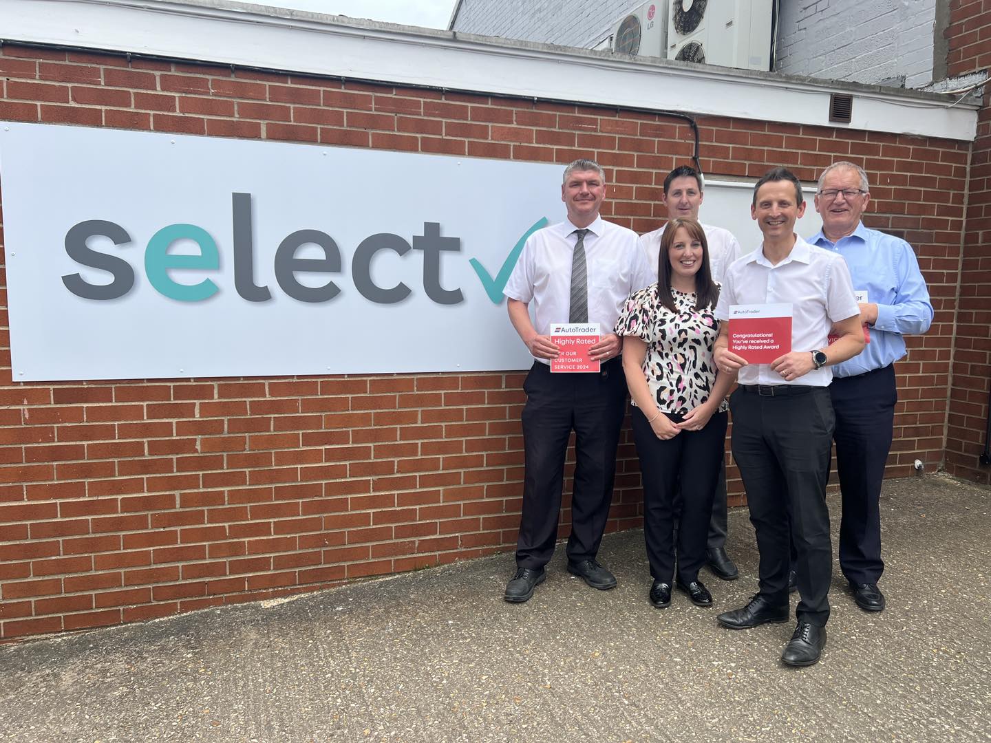 taylors of skegness team with autotrader award