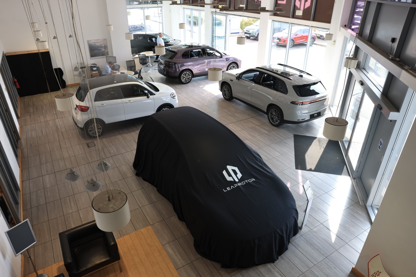 car dealership showroom leapmotor