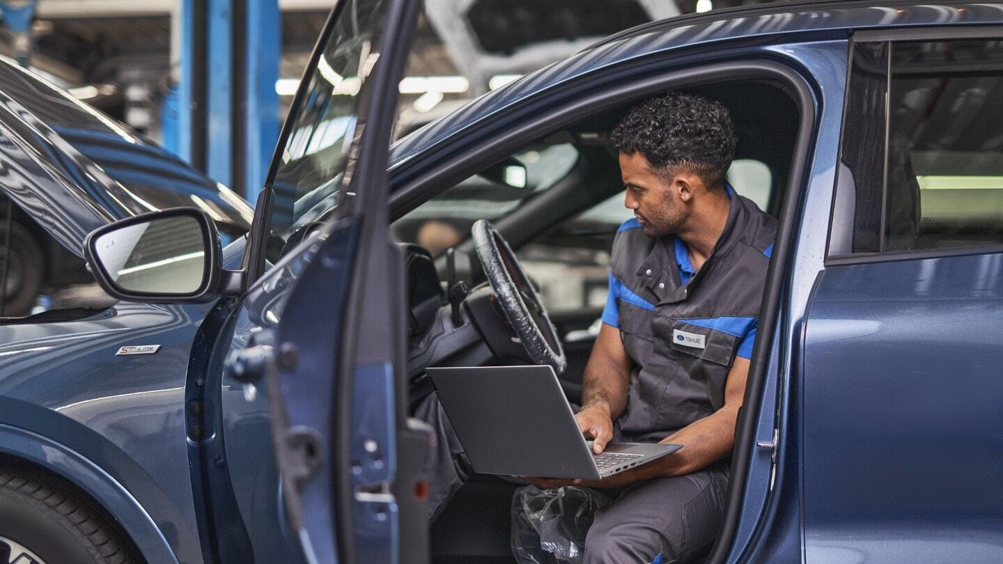 ford technician running diagnostic