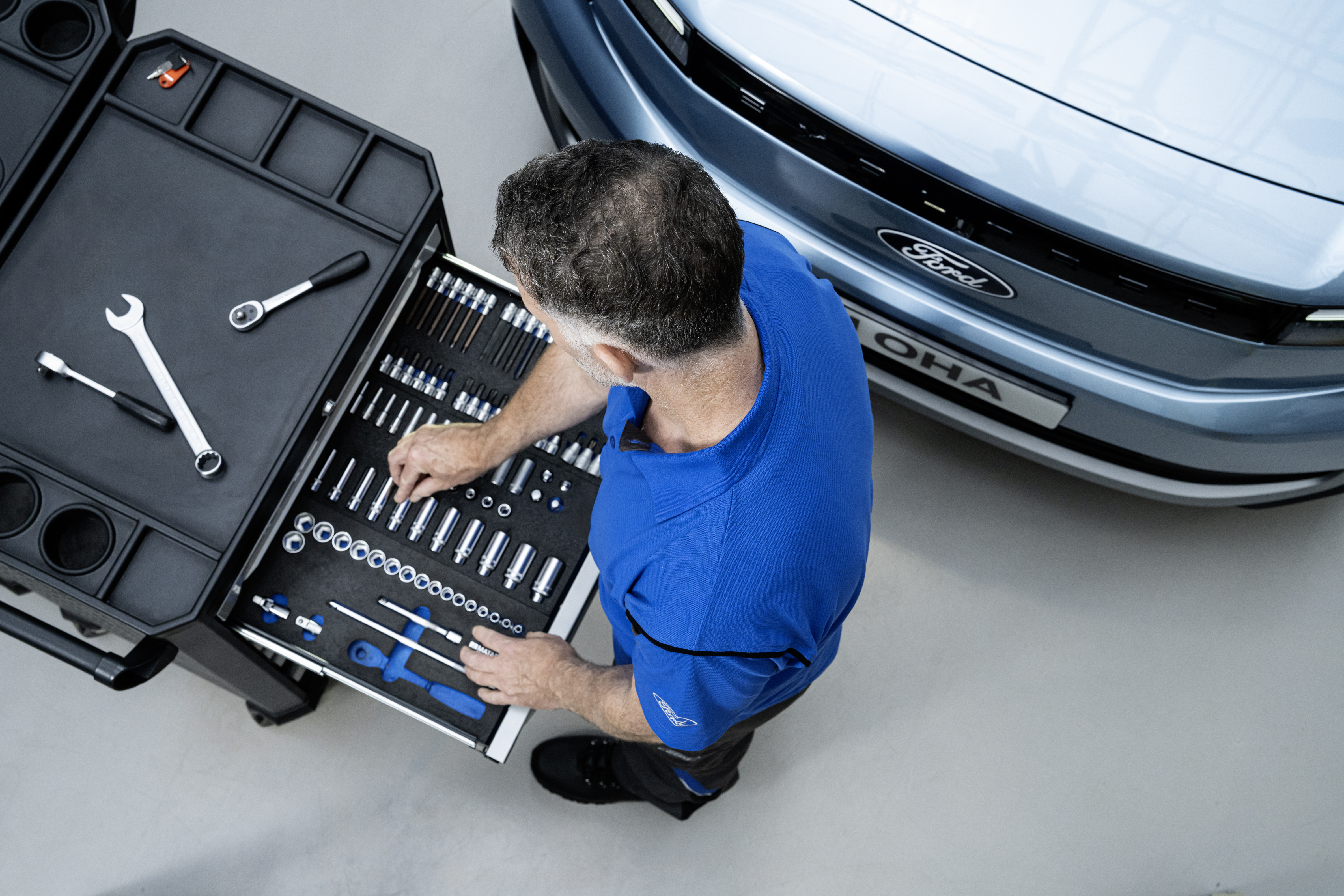 ford technician running diagnostic